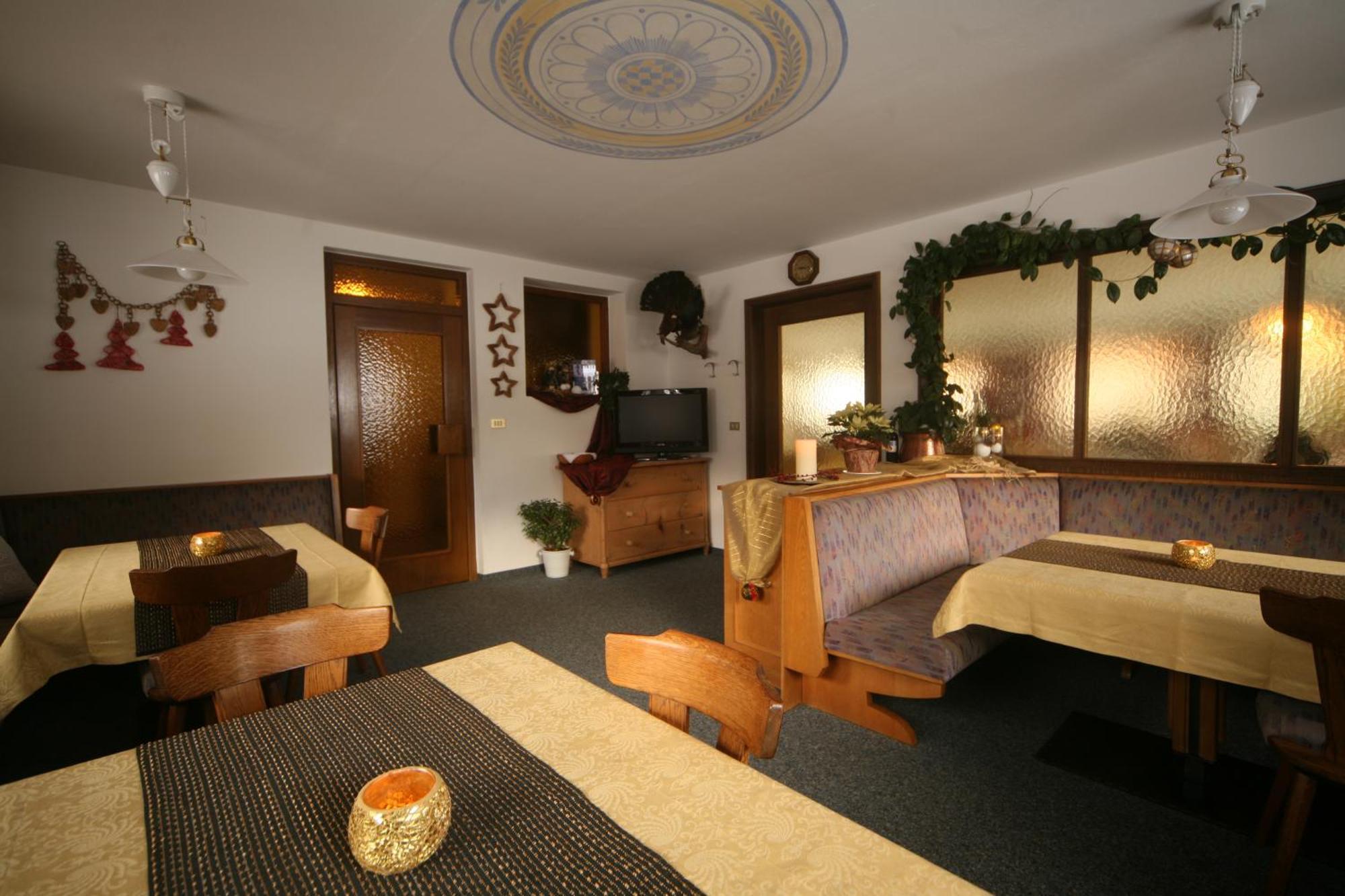 Garni Iosc Hotel San Vigilio Di Marebbe Eksteriør billede