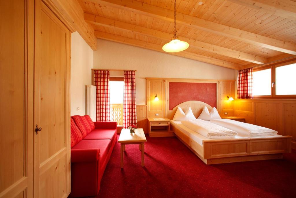Garni Iosc Hotel San Vigilio Di Marebbe Eksteriør billede